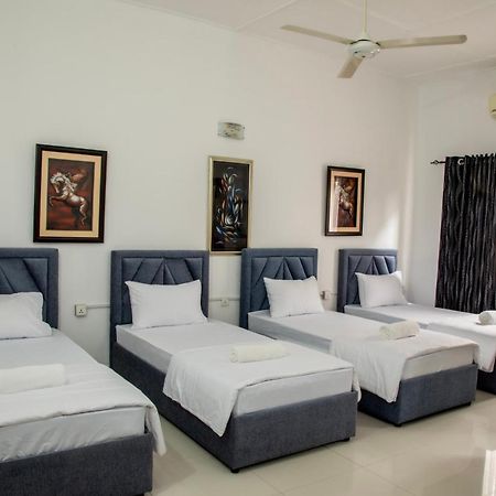 Funk Bunks - By The Lake Kandy Exteriör bild