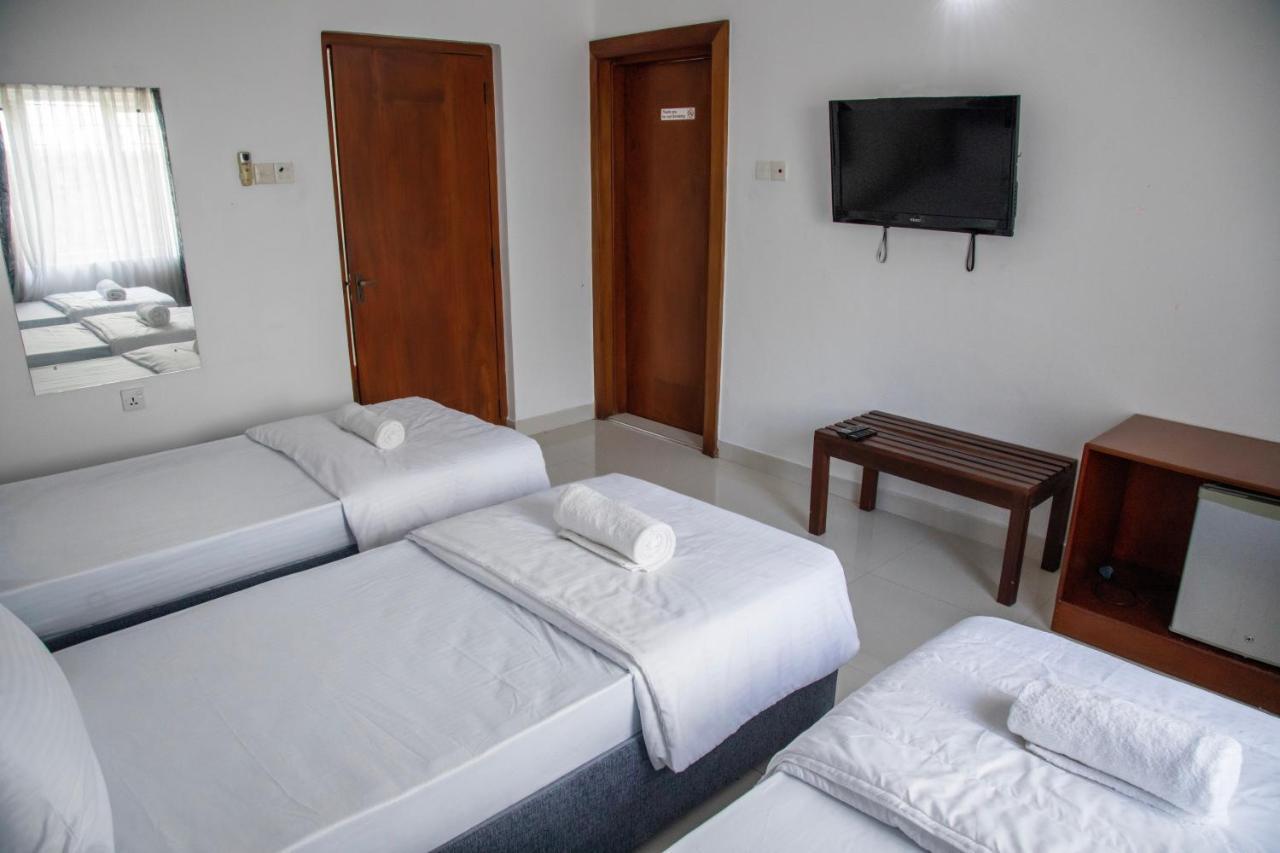 Funk Bunks - By The Lake Kandy Exteriör bild