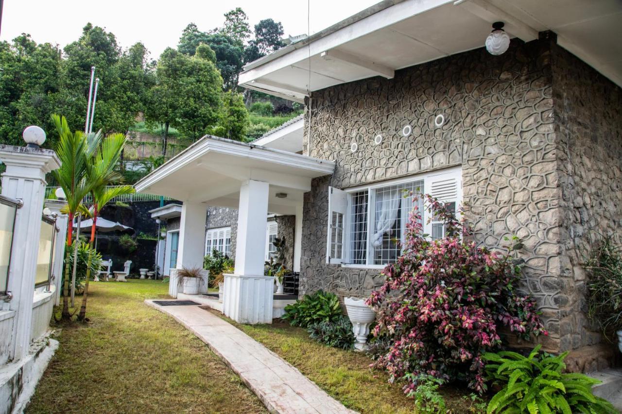 Funk Bunks - By The Lake Kandy Exteriör bild