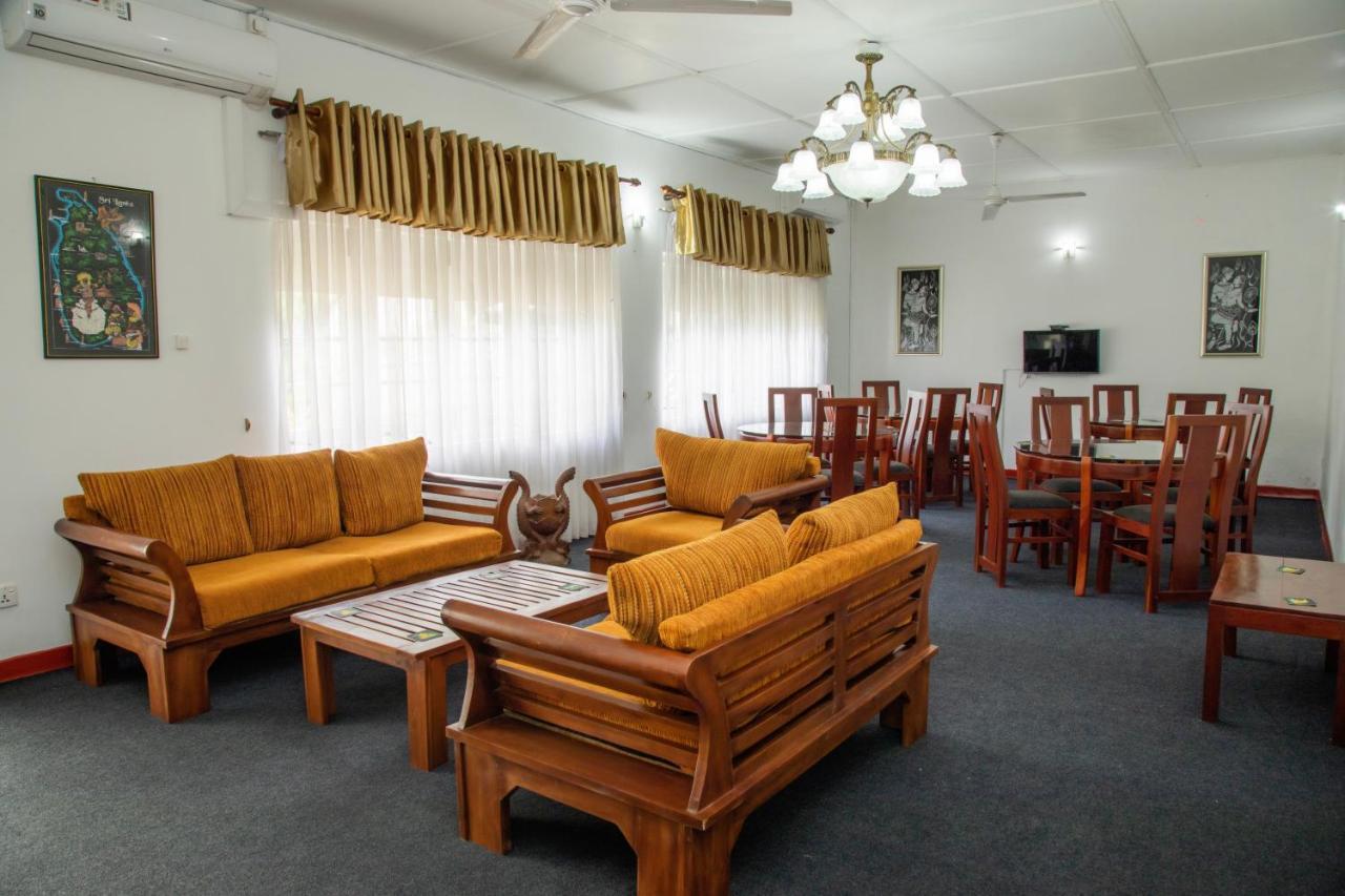 Funk Bunks - By The Lake Kandy Exteriör bild
