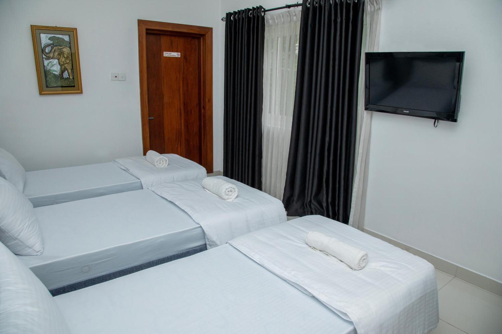 Funk Bunks - By The Lake Kandy Exteriör bild