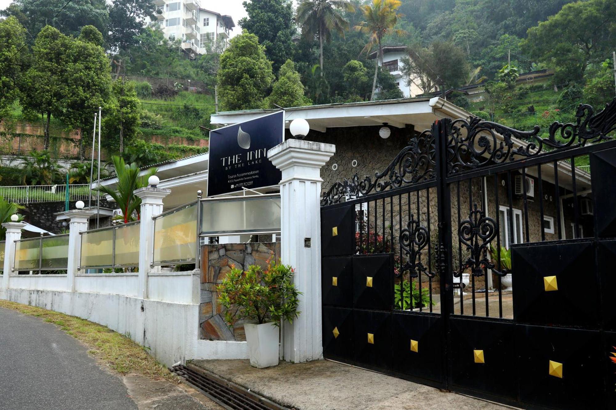 Funk Bunks - By The Lake Kandy Exteriör bild